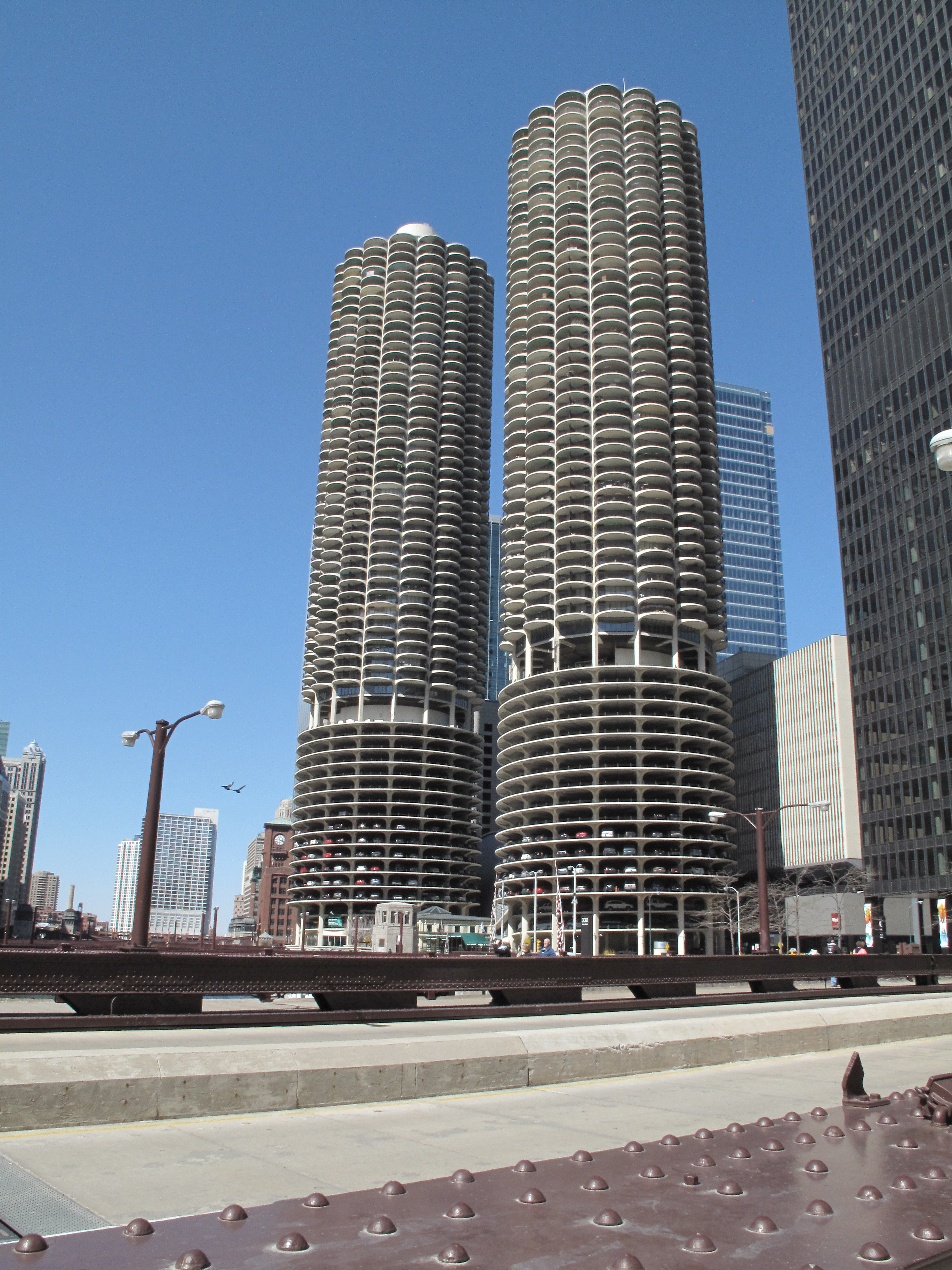 b.06.Avril.Car Park Chicago